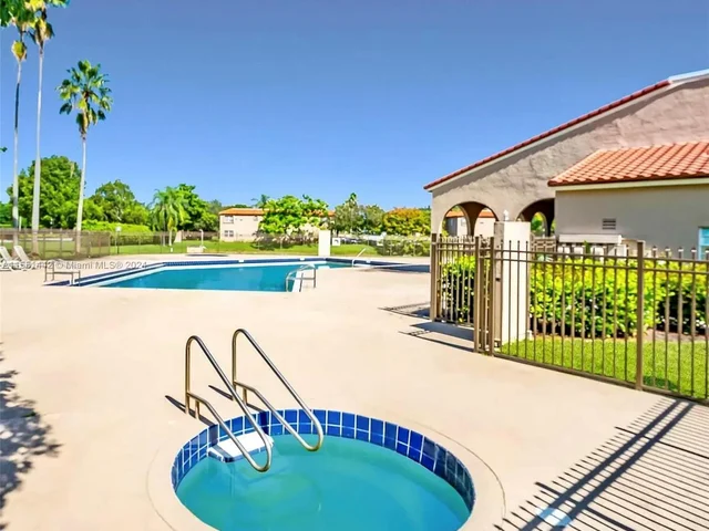 333 SW 86th Ave # 201, Pembroke Pines FL 33025