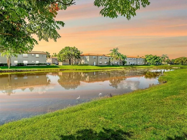 333 SW 86th Ave # 201, Pembroke Pines FL 33025