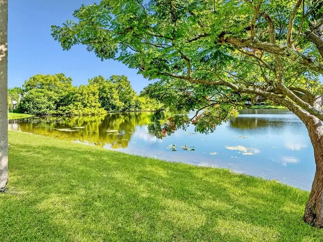 333 SW 86th Ave # 201, Pembroke Pines FL 33025