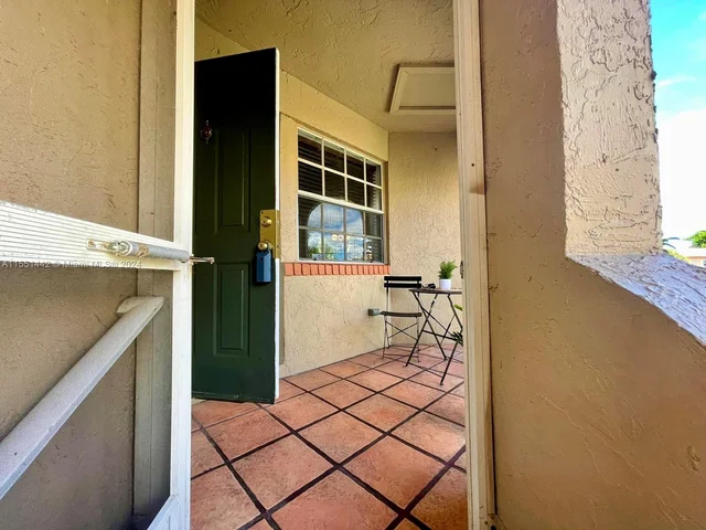 333 SW 86th Ave # 201, Pembroke Pines FL 33025