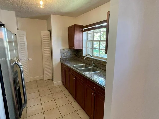 333 SW 86th Ave # 201, Pembroke Pines FL 33025