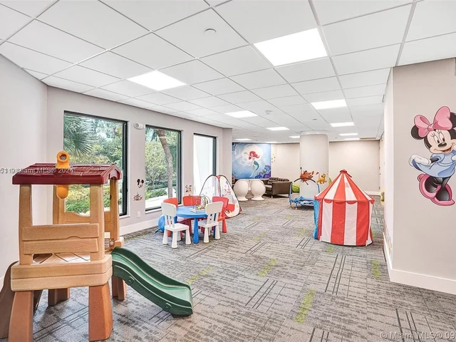 19500 Turnberry Way, Unit 18A, Aventura FL 33180