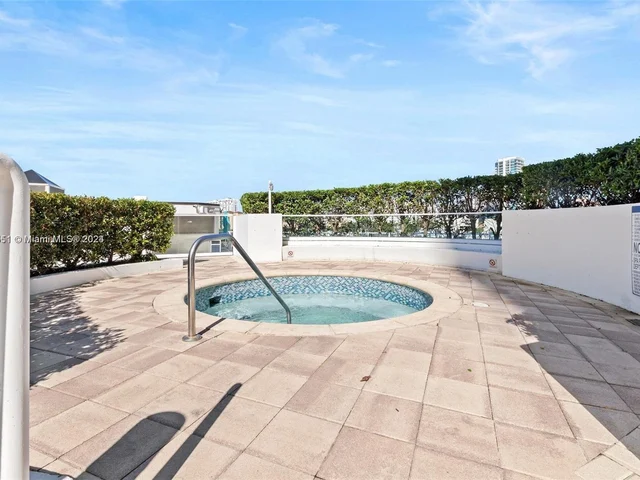 19500 Turnberry Way, Unit 18A, Aventura FL 33180