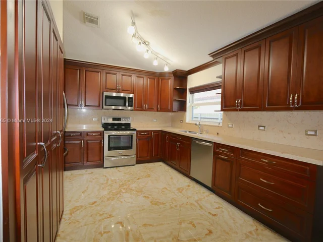 27953 SW 136th Pl, Homestead FL 33032