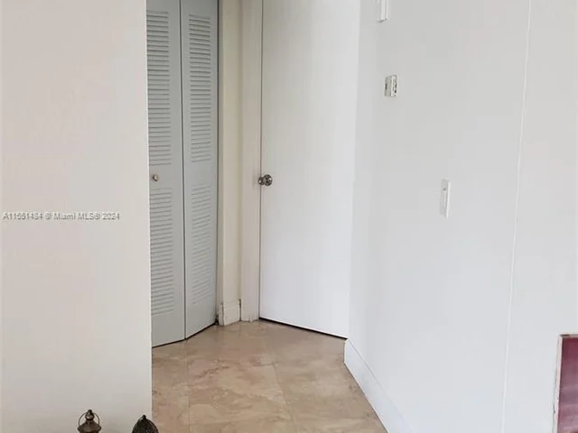 8323 Lake Dr # 405, Doral FL 33166