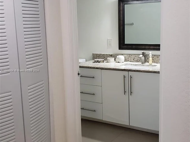 8323 Lake Dr # 405, Doral FL 33166