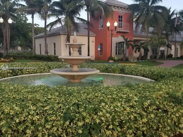 8323 Lake Dr # 405, Doral FL 33166