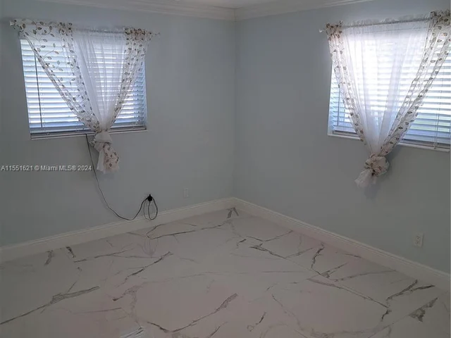 7790 NW 42nd St, Davie FL 33024