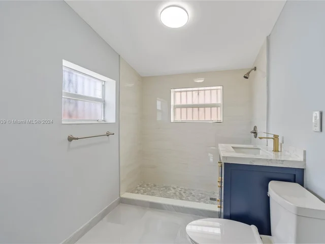 4100 NW 192nd St # 1, Miami Gardens FL 33055