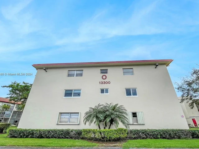 13300 SW 1st St # 206O, Pembroke Pines FL 33027