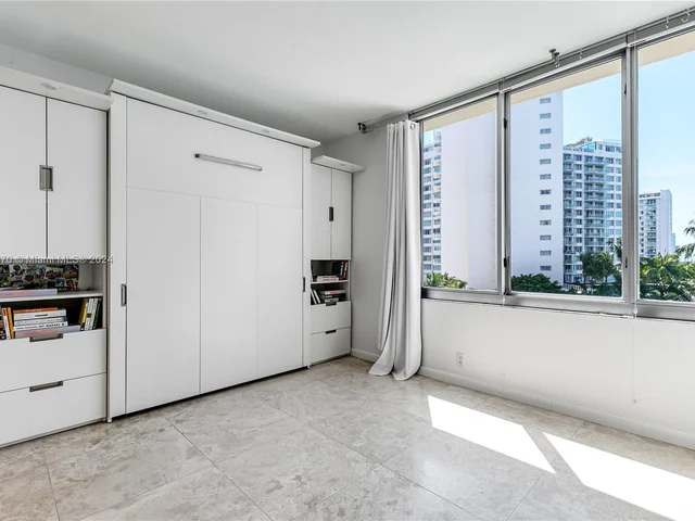 1200 West Ave # 426, Miami Beach FL 33139