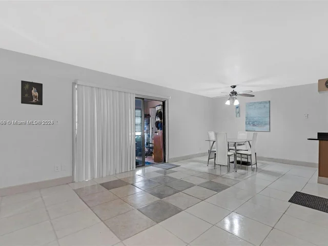 12 Meacham Ln # 12, Tamarac FL 33319