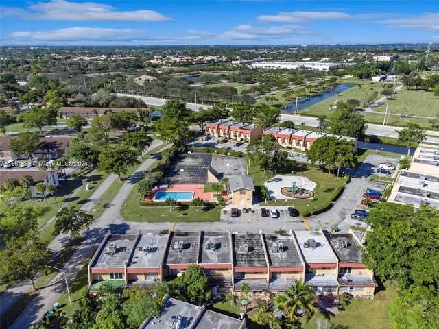 12 Meacham Ln # 12, Tamarac FL 33319