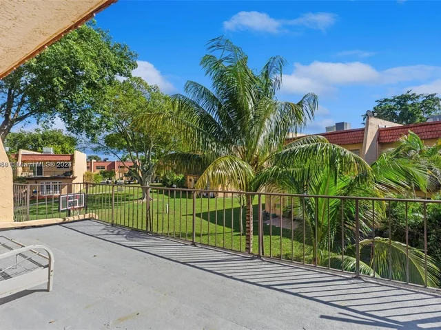 12 Meacham Ln # 12, Tamarac FL 33319