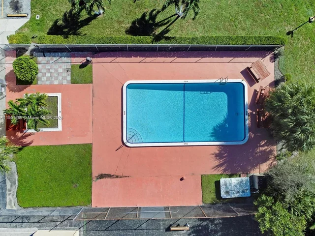 12 Meacham Ln # 12, Tamarac FL 33319