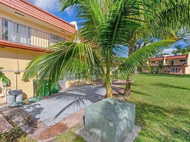 12 Meacham Ln # 12, Tamarac FL 33319