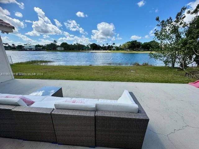 712 NW 177th Ave, Pembroke Pines FL 33029