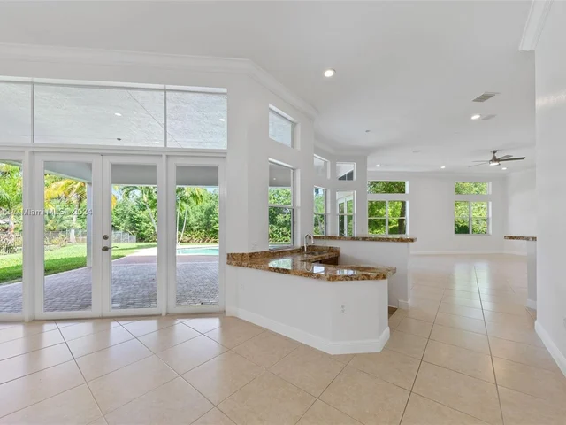 15001 SW 33rd St # 15001, Davie FL 33331