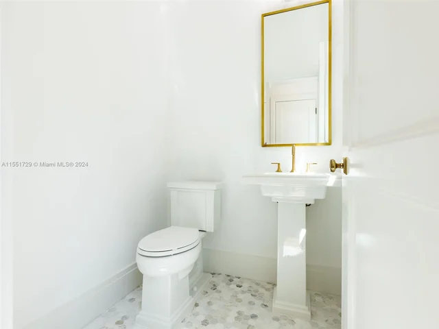 611 Sunset Rd, West Palm Beach FL 33401