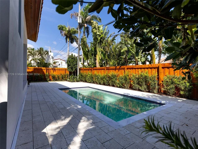 611 Sunset Rd, West Palm Beach FL 33401