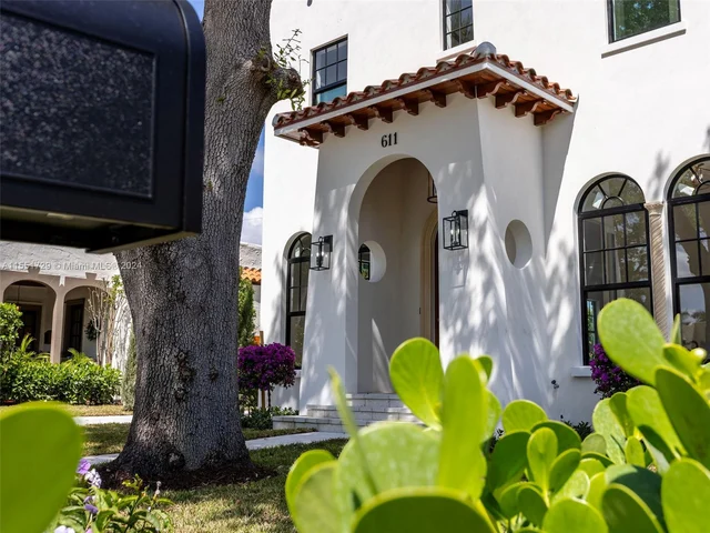 611 Sunset Rd, West Palm Beach FL 33401