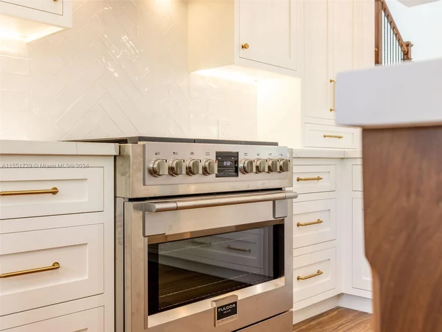 611 Sunset Rd, West Palm Beach FL 33401