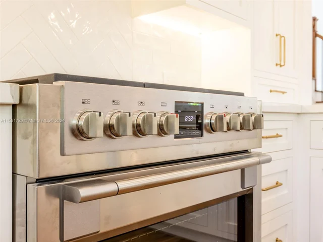 611 Sunset Rd, West Palm Beach FL 33401