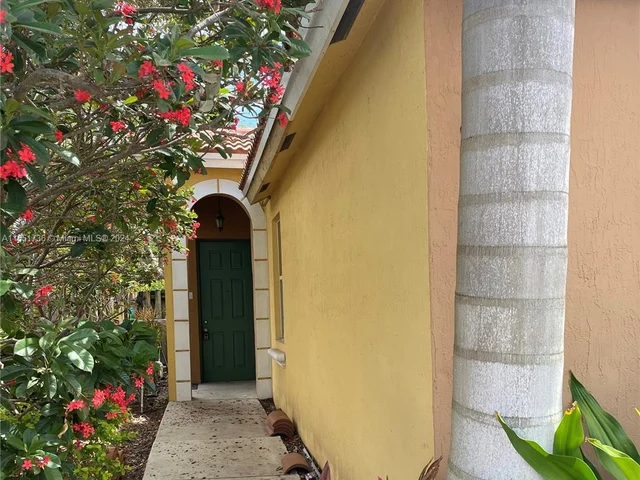 987 NE 42nd Ter, Homestead FL 33033