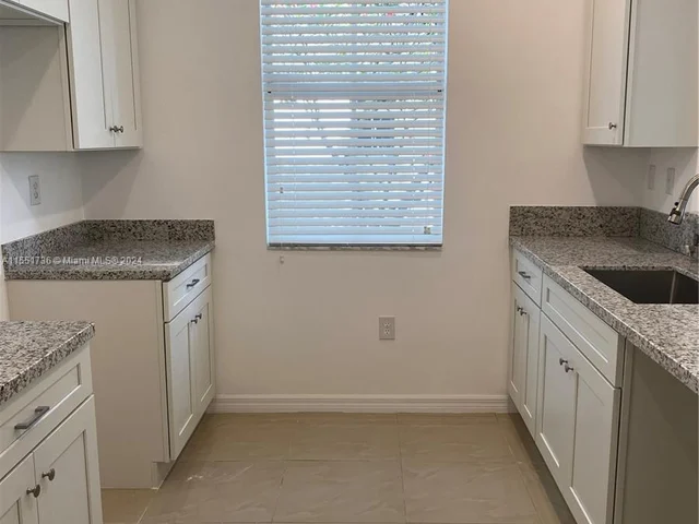 987 NE 42nd Ter, Homestead FL 33033