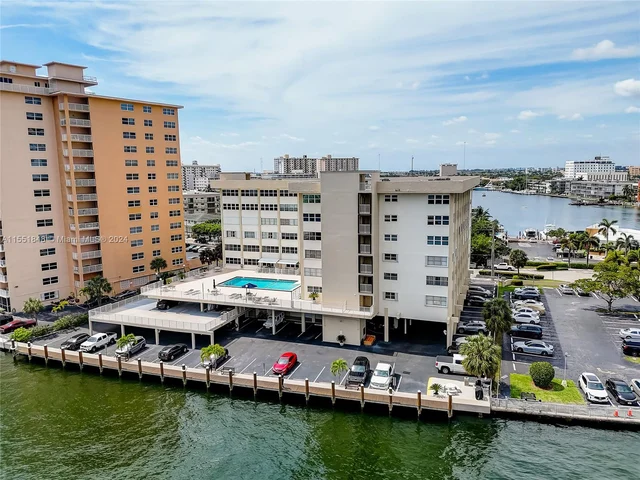 111 Golden Isles Dr # E3, Hallandale Beach FL 33009