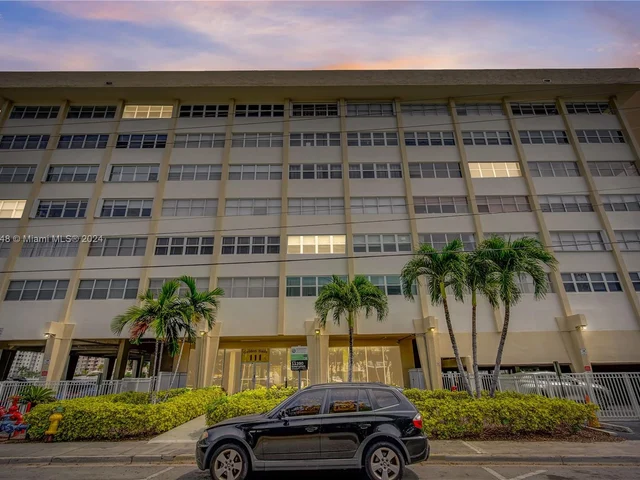 111 Golden Isles Dr # E3, Hallandale Beach FL 33009