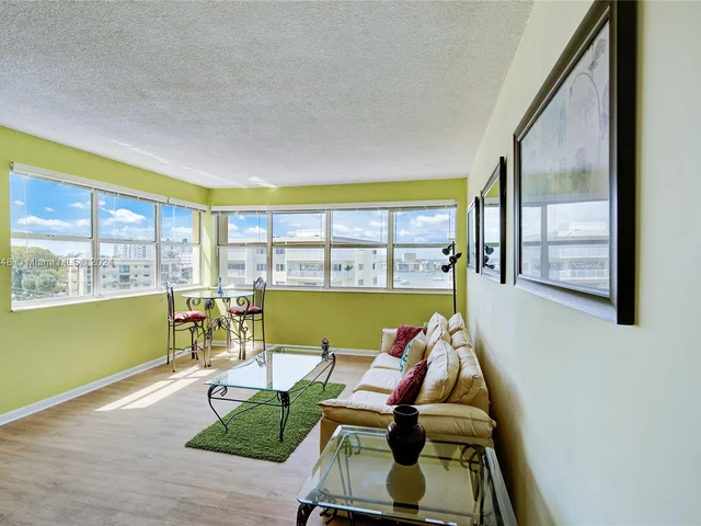 111 Golden Isles Dr # E3, Hallandale Beach FL 33009