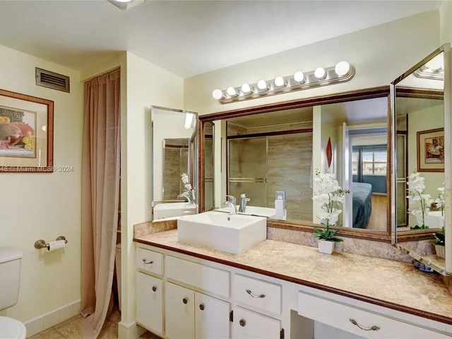 111 Golden Isles Dr # E3, Hallandale Beach FL 33009