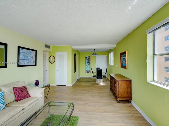 111 Golden Isles Dr # E3, Hallandale Beach FL 33009