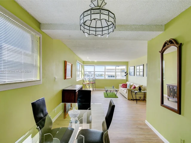 111 Golden Isles Dr # E3, Hallandale Beach FL 33009