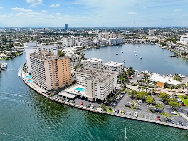 111 Golden Isles Dr # E3, Hallandale Beach FL 33009