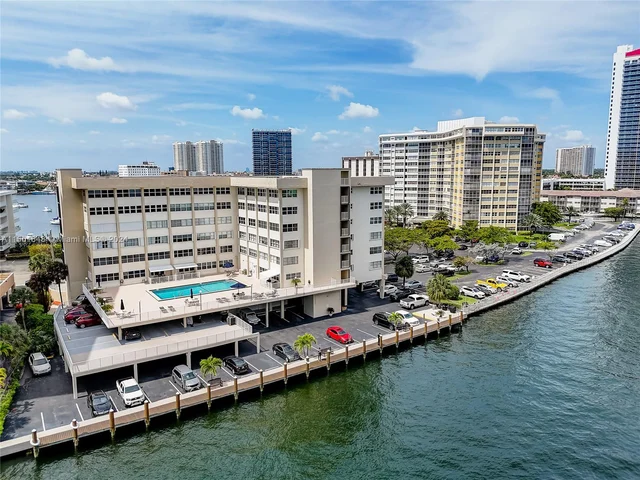 111 Golden Isles Dr # E3, Hallandale Beach FL 33009