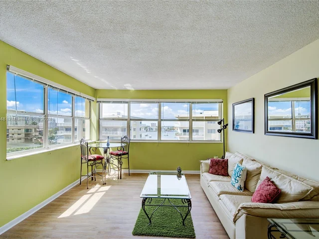 111 Golden Isles Dr # E3, Hallandale Beach FL 33009