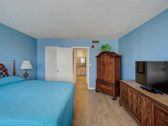 111 Golden Isles Dr # E3, Hallandale Beach FL 33009