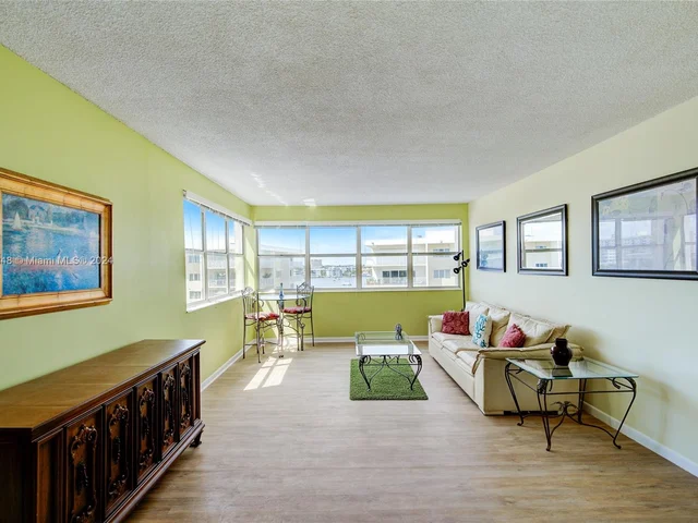 111 Golden Isles Dr # E3, Hallandale Beach FL 33009