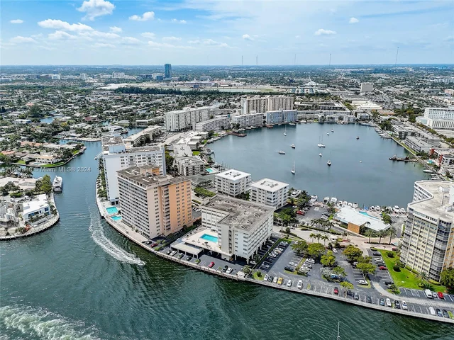 111 Golden Isles Dr # E3, Hallandale Beach FL 33009