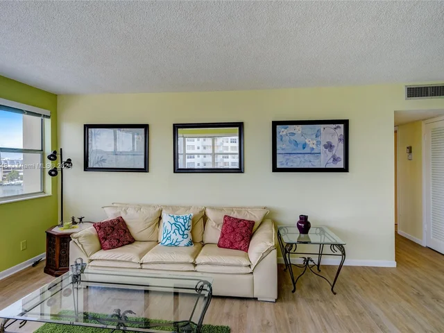 111 Golden Isles Dr # E3, Hallandale Beach FL 33009