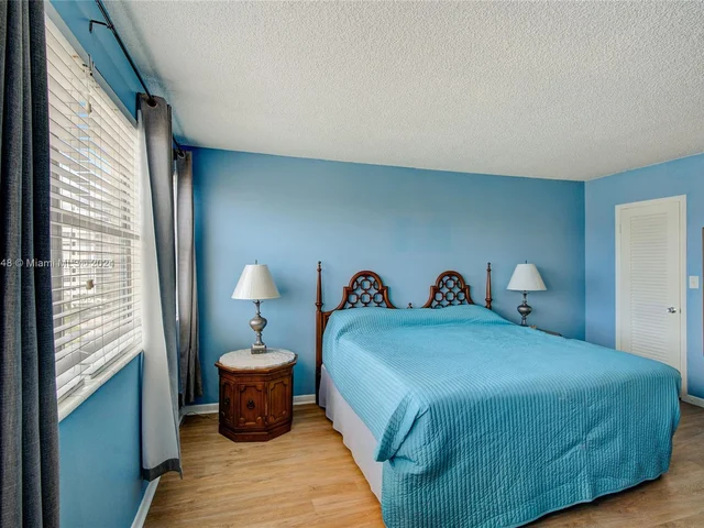 111 Golden Isles Dr # E3, Hallandale Beach FL 33009