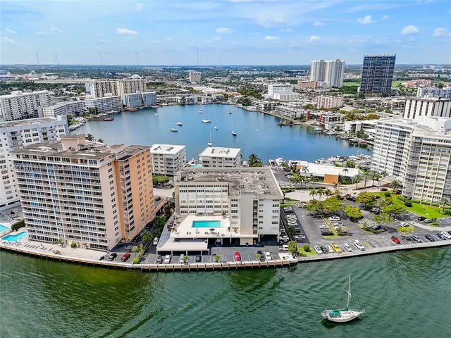 111 Golden Isles Dr # E3, Hallandale Beach FL 33009