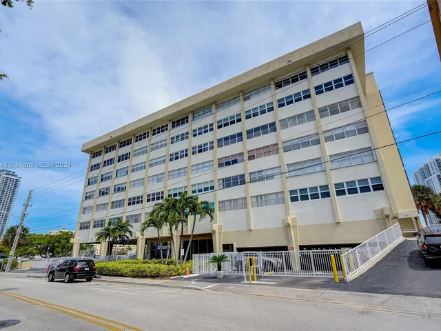 111 Golden Isles Dr # E3, Hallandale Beach FL 33009