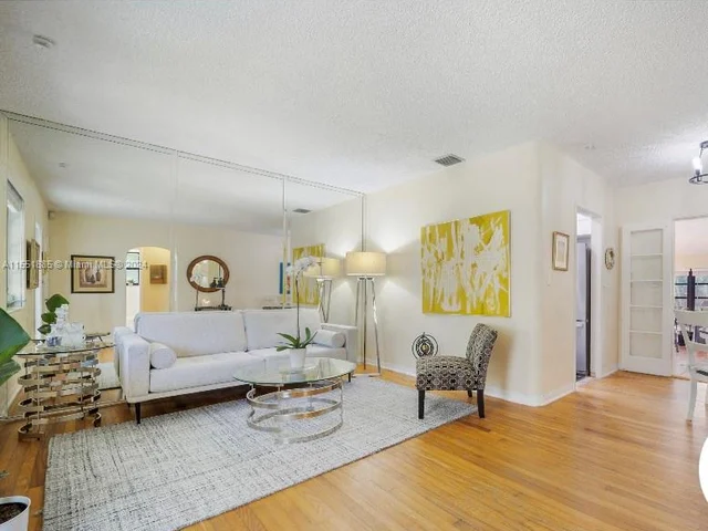 273 NE 107th St, Miami FL 33161