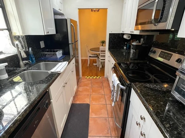 273 NE 107th St, Miami FL 33161