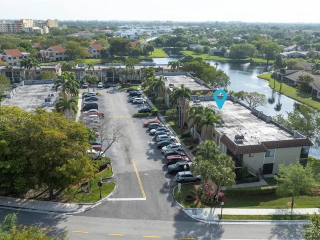 440 Lakeview Dr # 202, Weston FL 33326