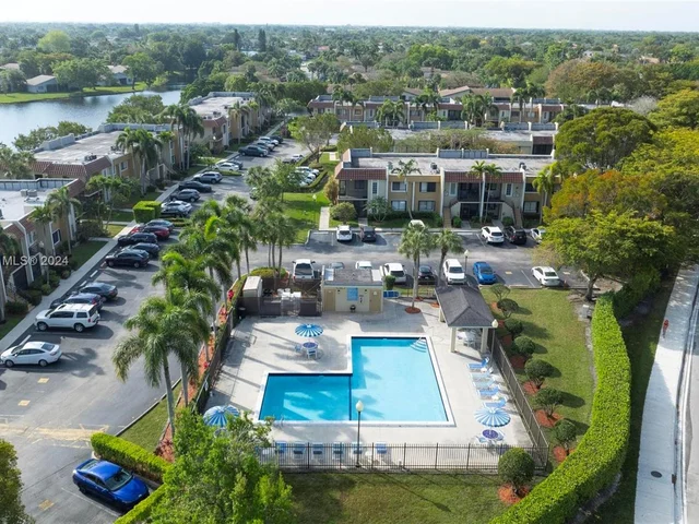 440 Lakeview Dr # 202, Weston FL 33326