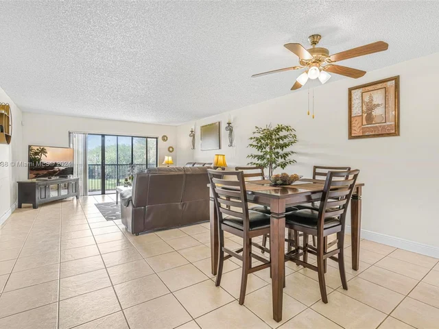440 Lakeview Dr # 202, Weston FL 33326